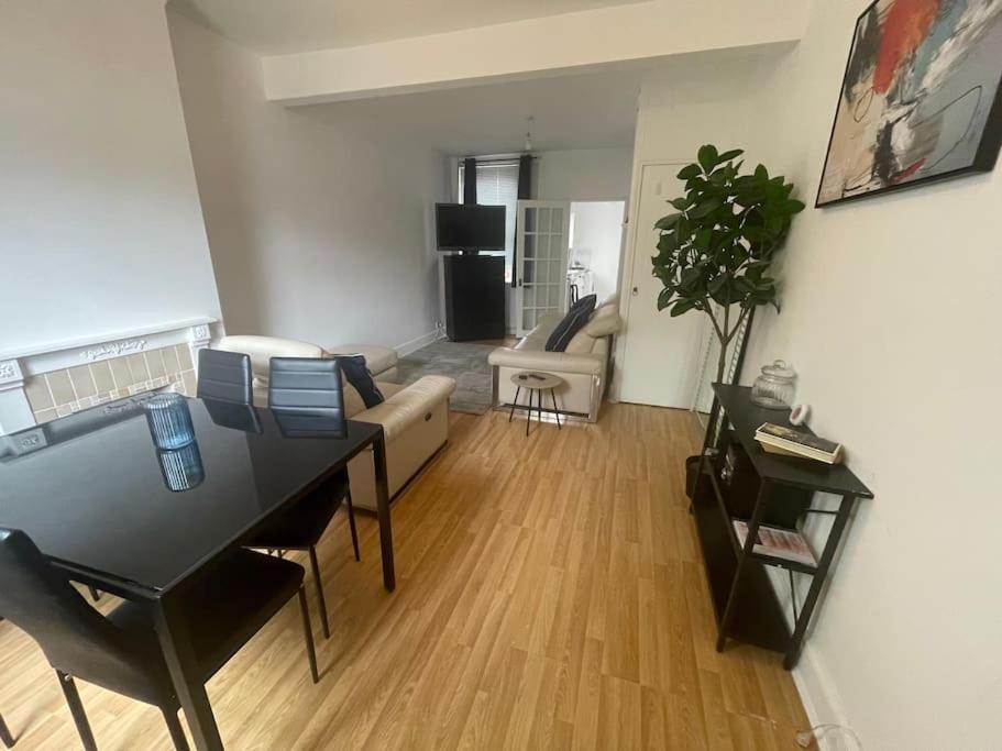 3 Bedroom House In Dartford Esterno foto